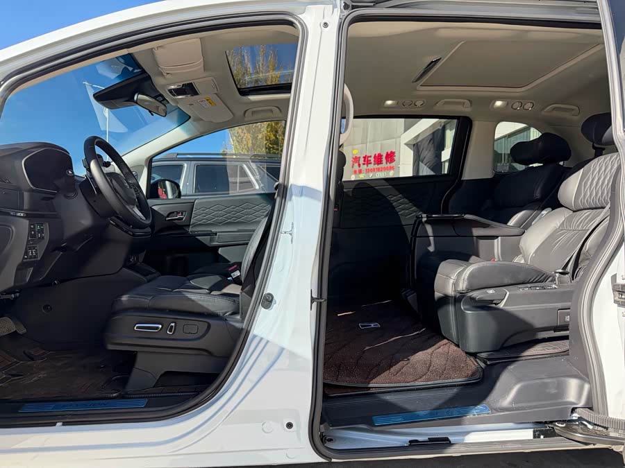 Honda Elysion 2025, фото 2