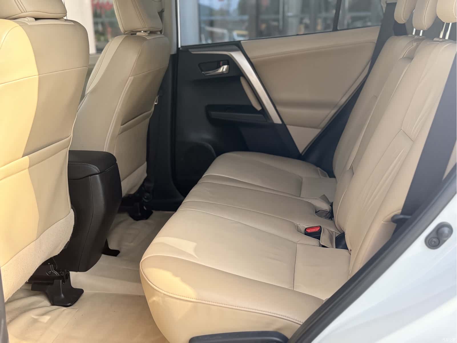 Toyota RAV4, 2015 16