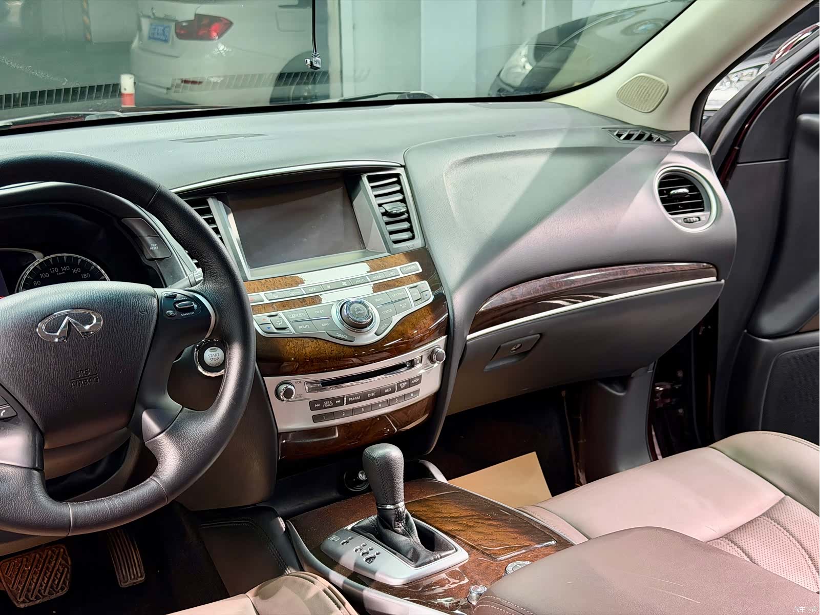 Infiniti JX35, 2014 13