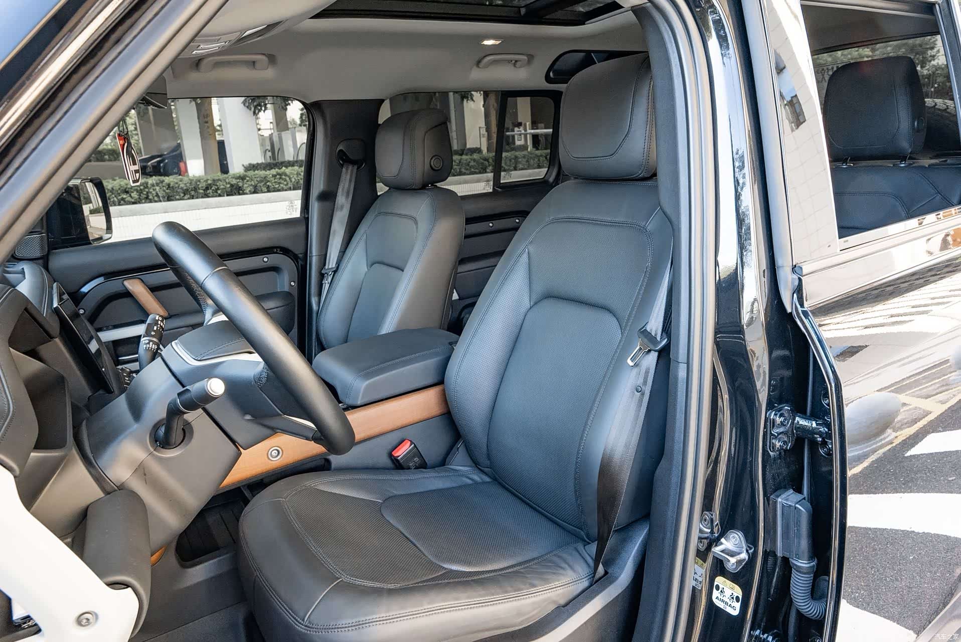 Land Rover Defender, 2022 4