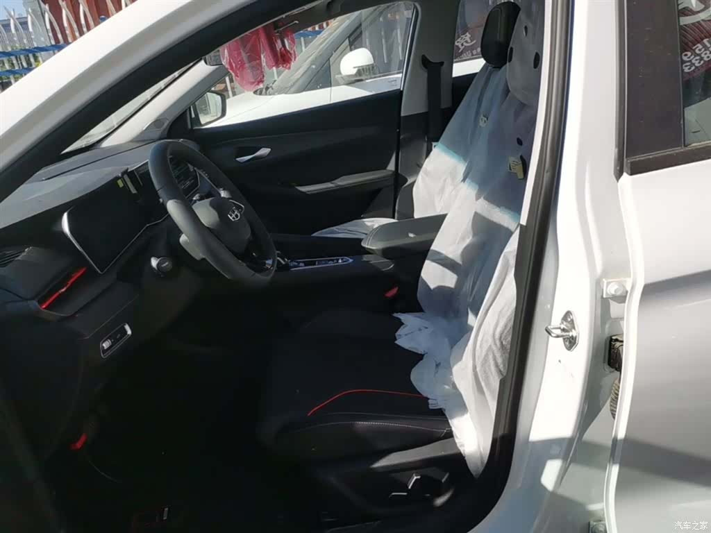 Geely Binray, 2026 15