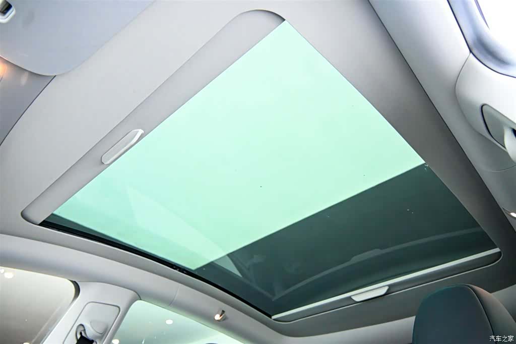 Tesla Model Y, 2023 32