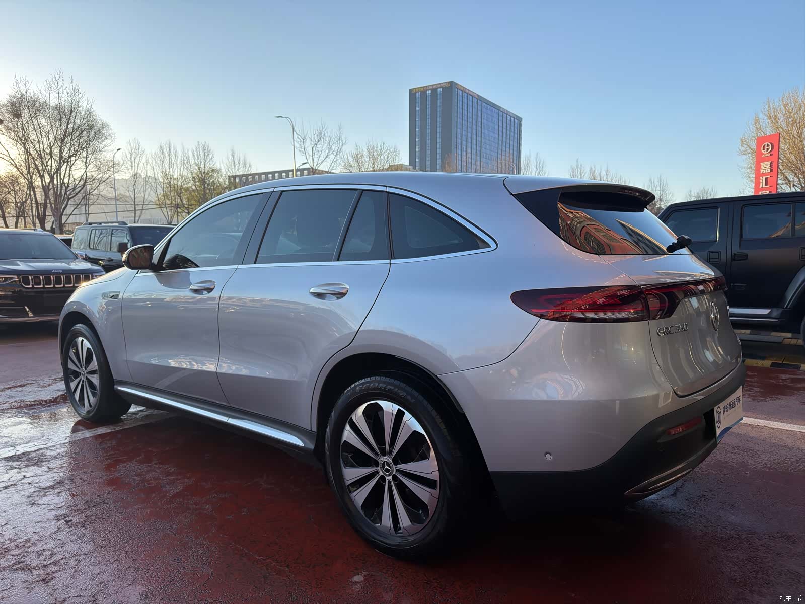 Mercedes-Benz EQC, 2022 4