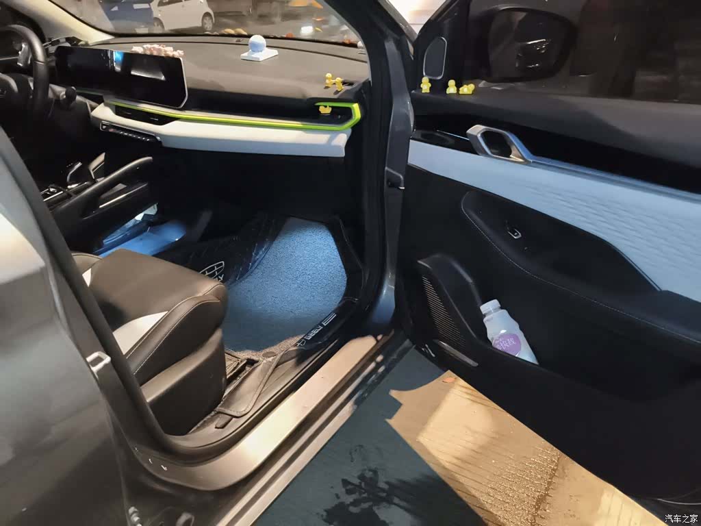 Geely Coolray, 2023 19