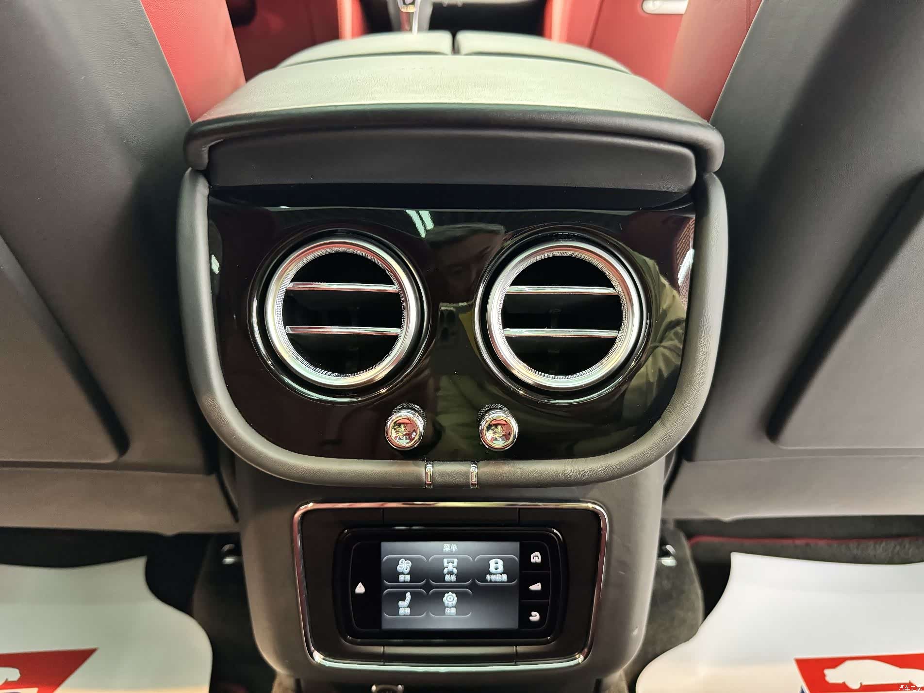 Bentley Bentayga, 2019 14