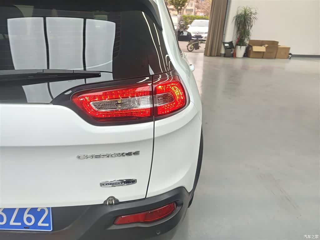 Jeep Cherokee, 2016 8
