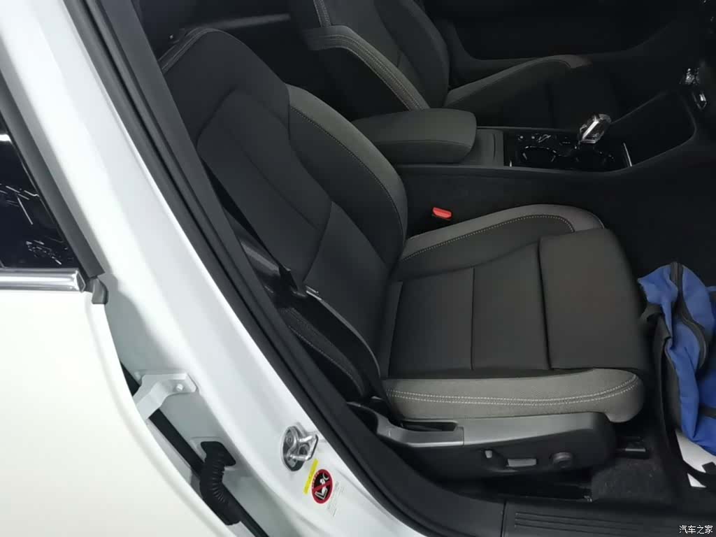 Volvo XC40, 2024 25
