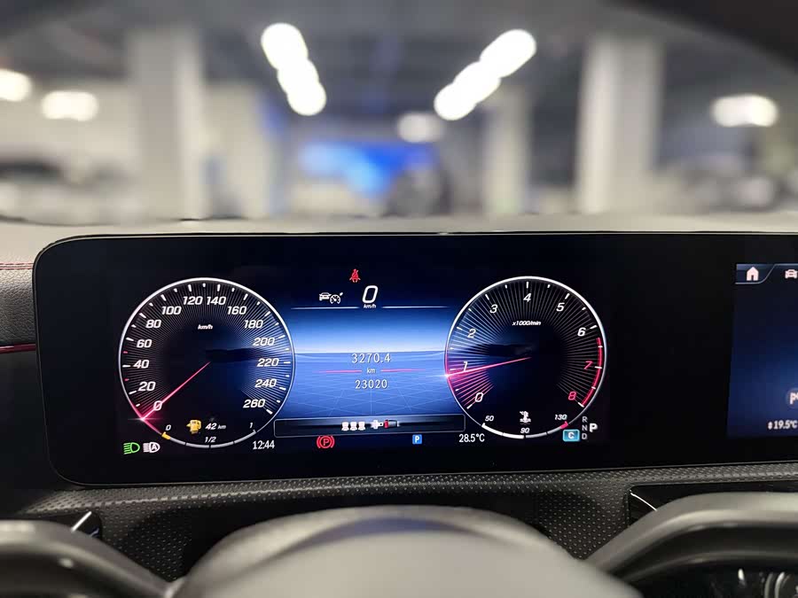 Mercedes-Benz CLA-Class (imported) 2025, фото 13