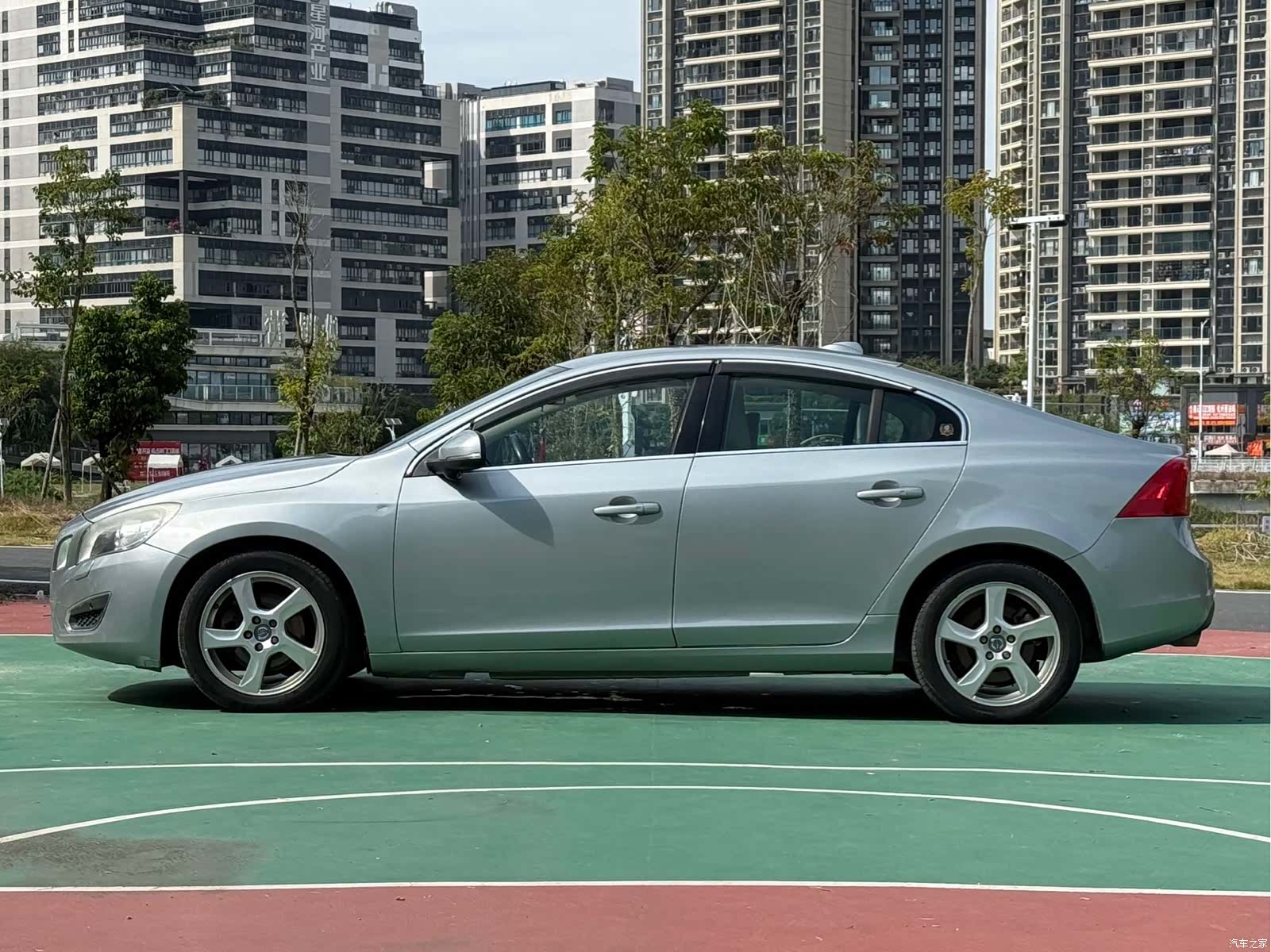 Volvo S60, 2012 4