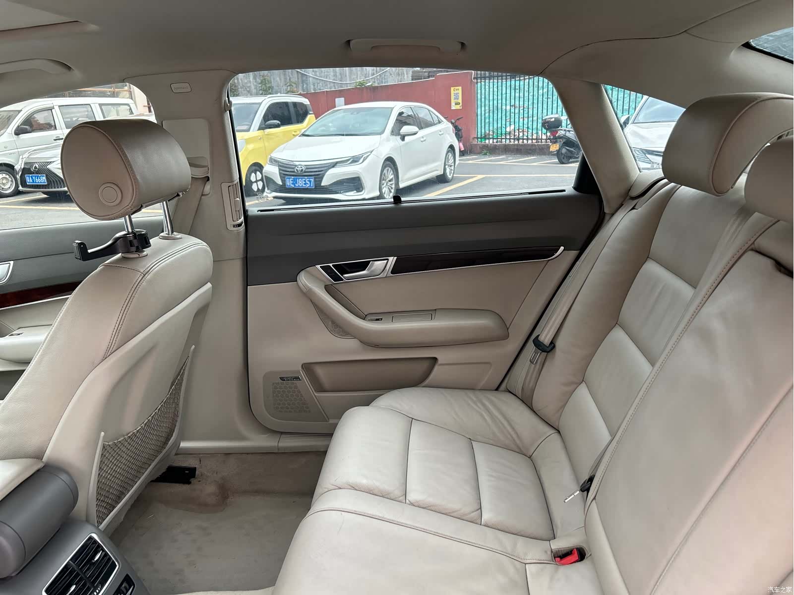 Audi A6L, 2010 16