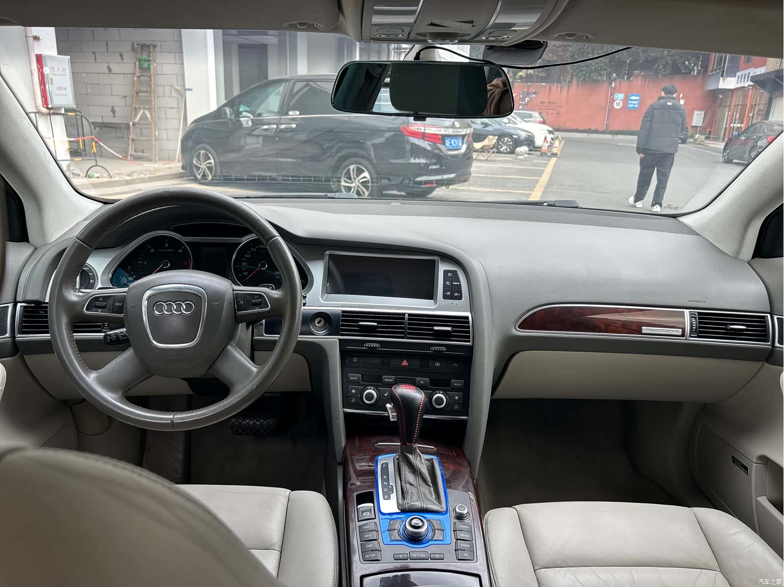 Audi A6L, 2010 26