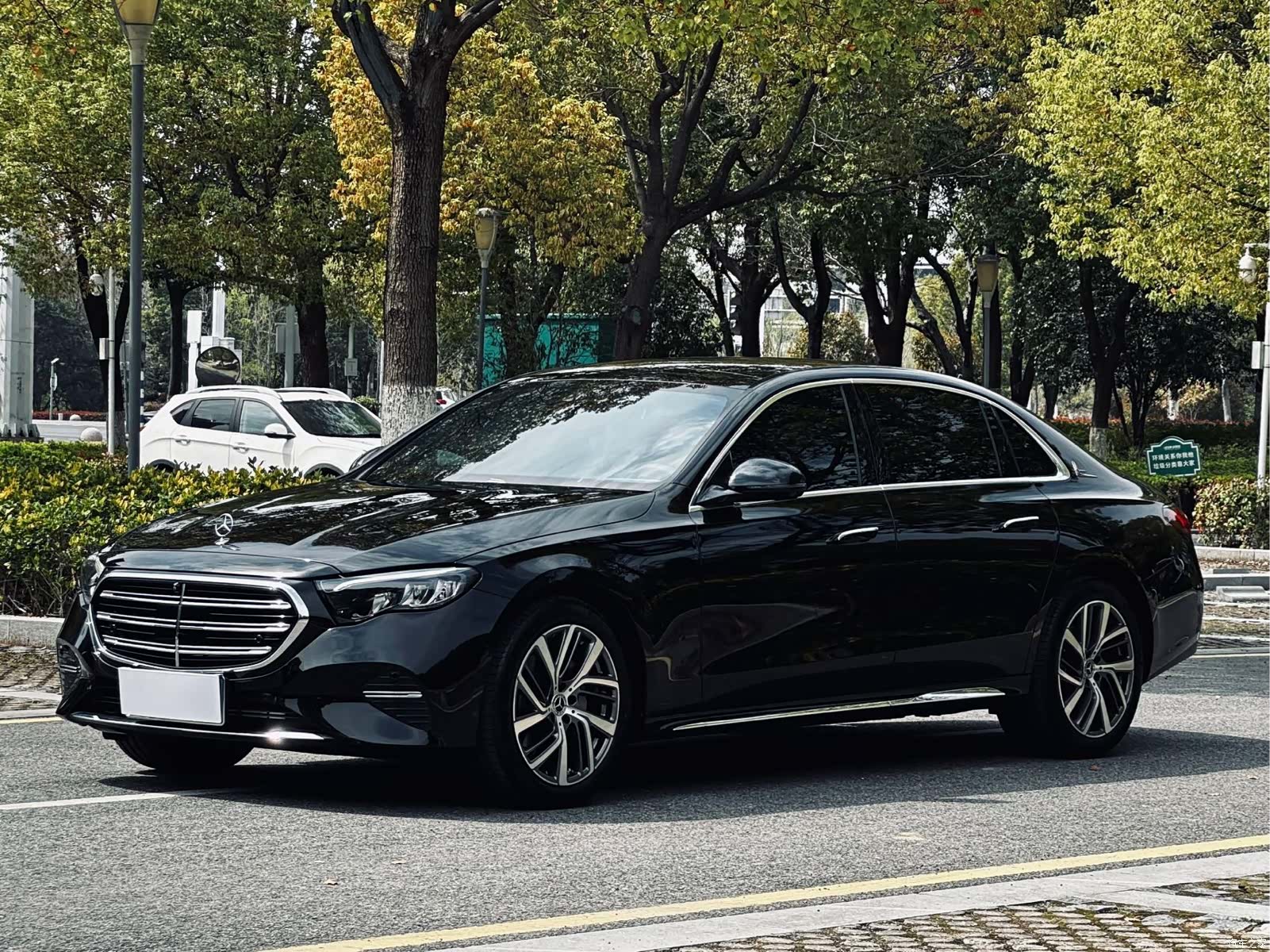 Mercedes-Benz E-Class, 2025 1