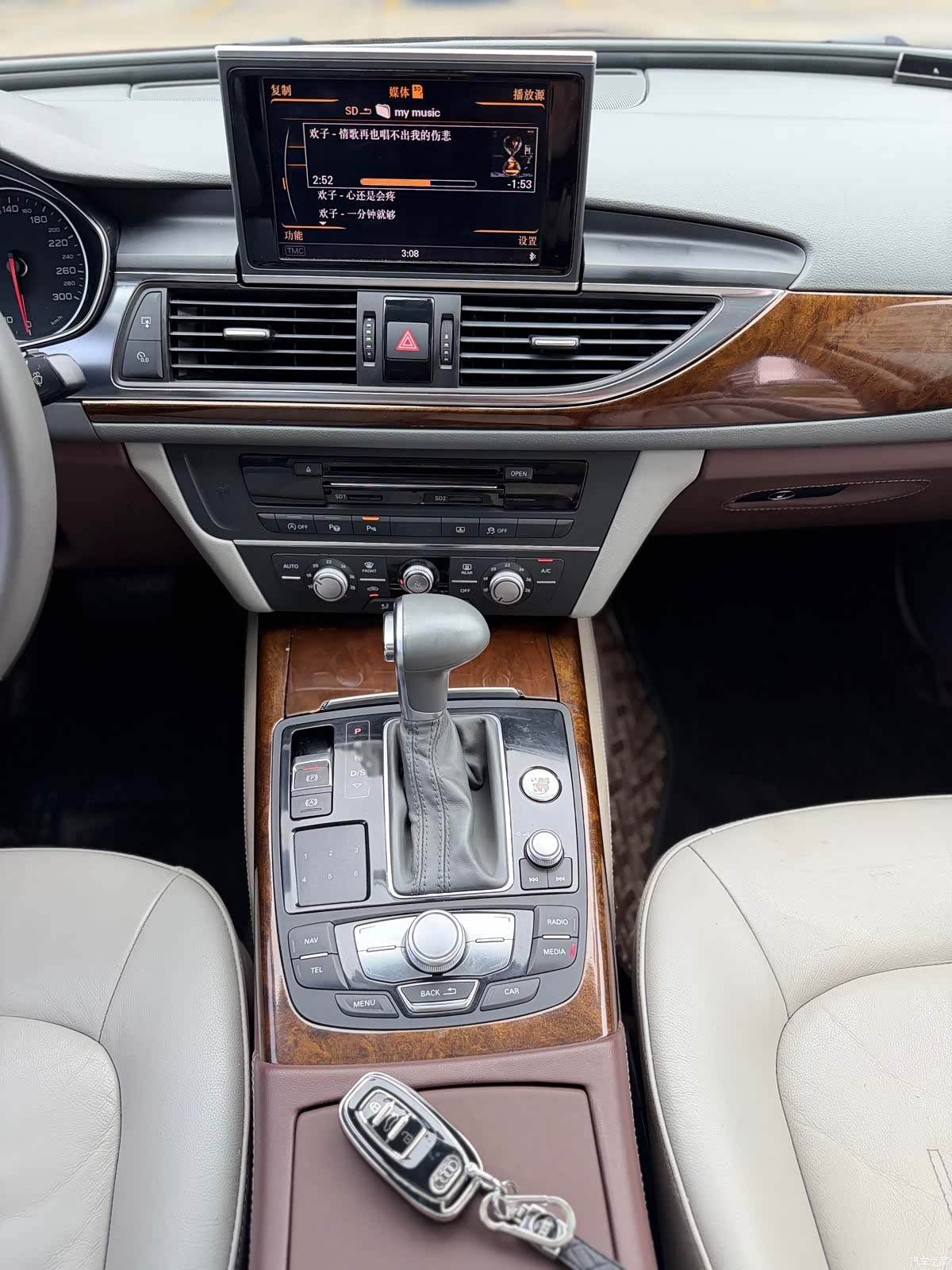 Audi A6L, 2014 24