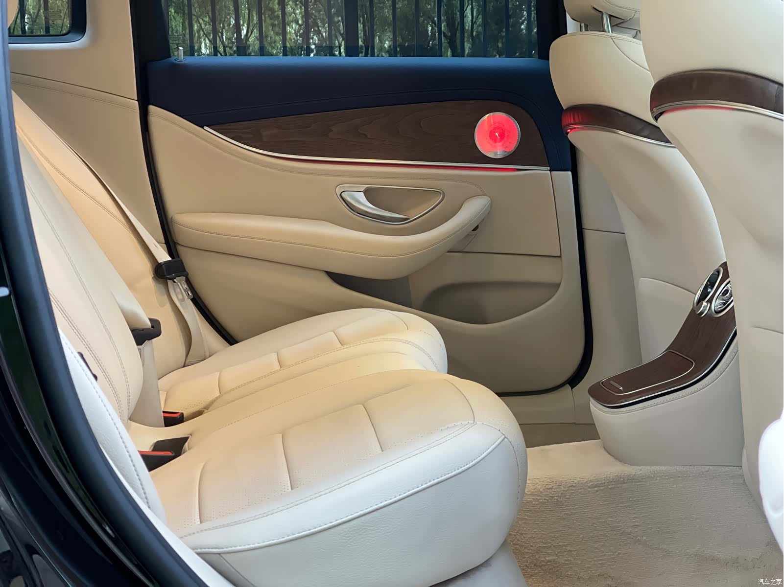 Mercedes-Benz E-Class, 2023 4