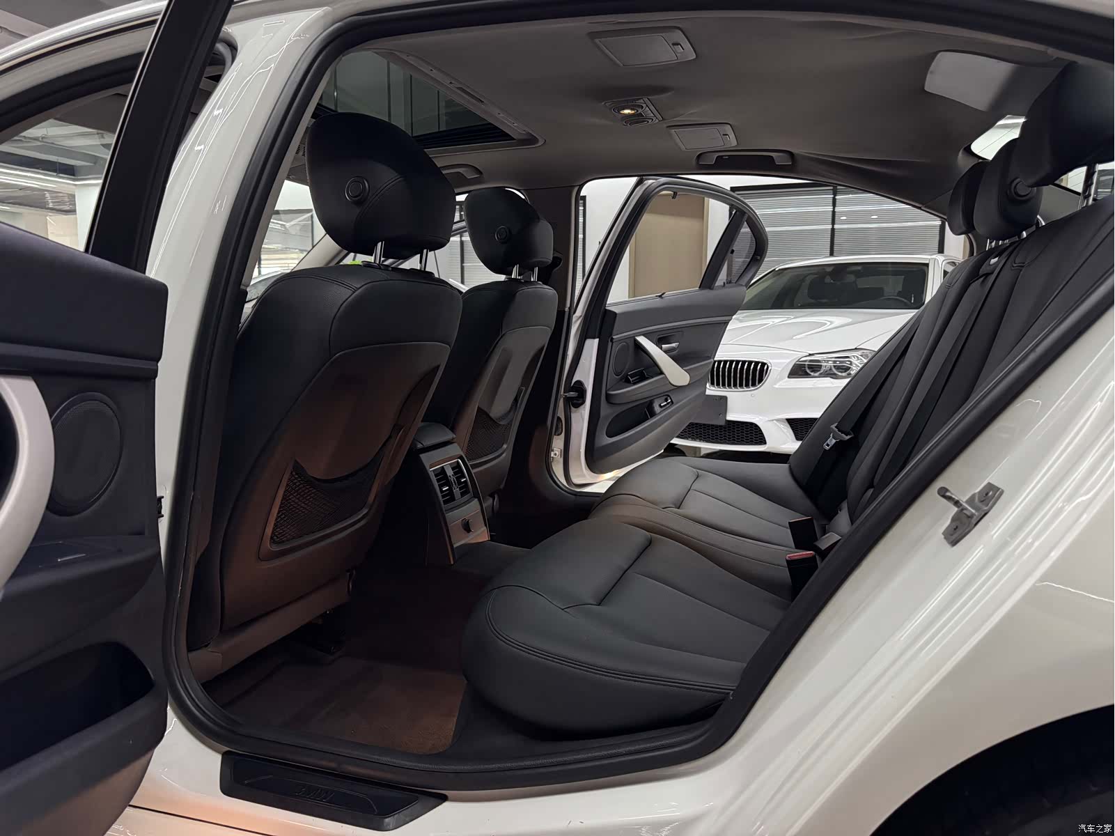 BMW 3 Series, 2016 16