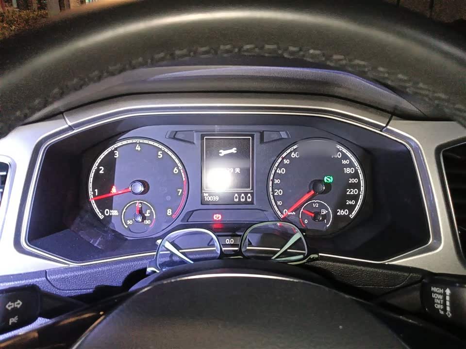 Volkswagen T-ROC exploring Songs