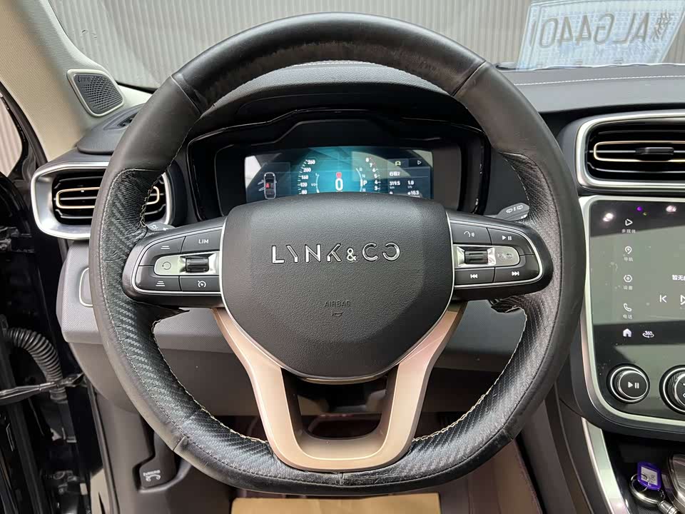 Lynk & Co 01