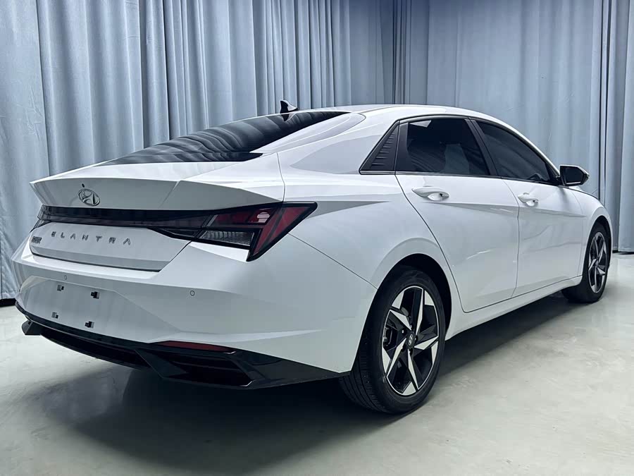Hyundai Elantra 2023, фото 17