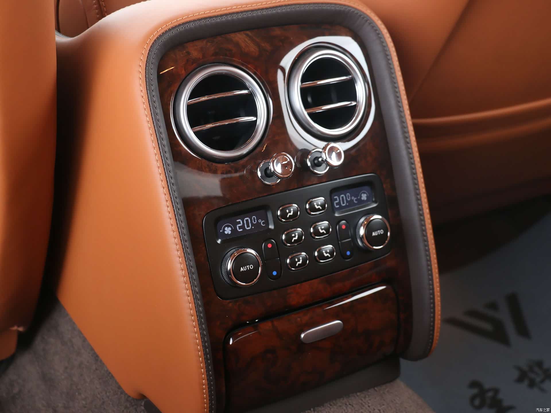 Bentley Flying Spur, 2011 12