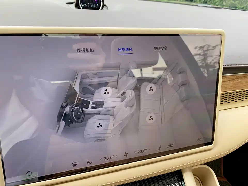 AITO Ask the world M7