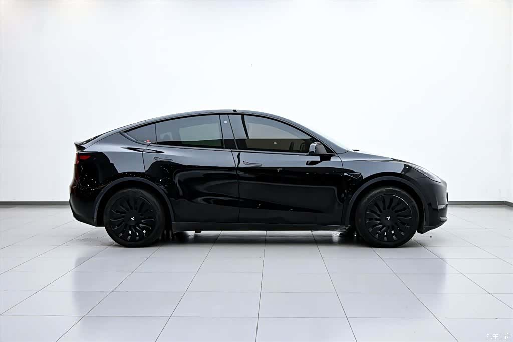 Tesla Model Y, 2023 все фото