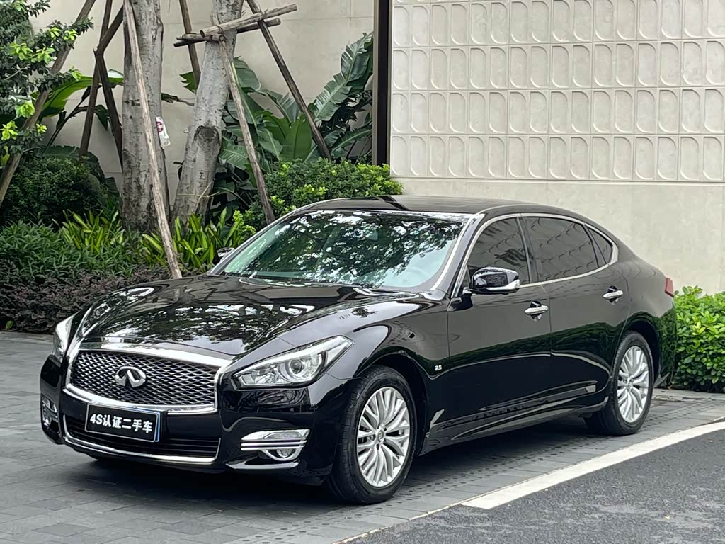 Infiniti Q70