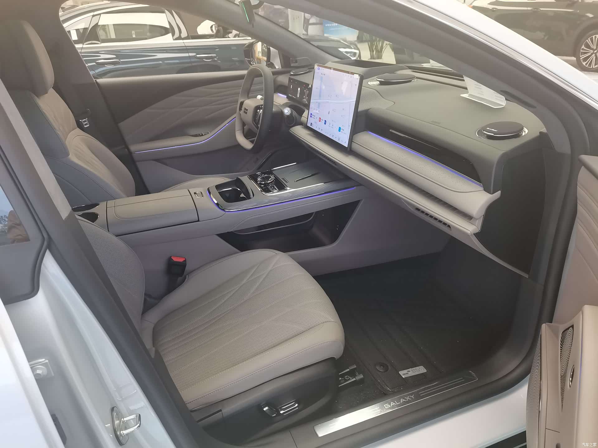 Geely 8, 2026 42