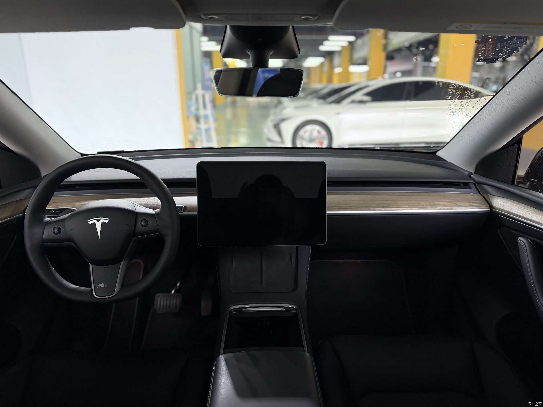 Tesla Model Y, 2023 19