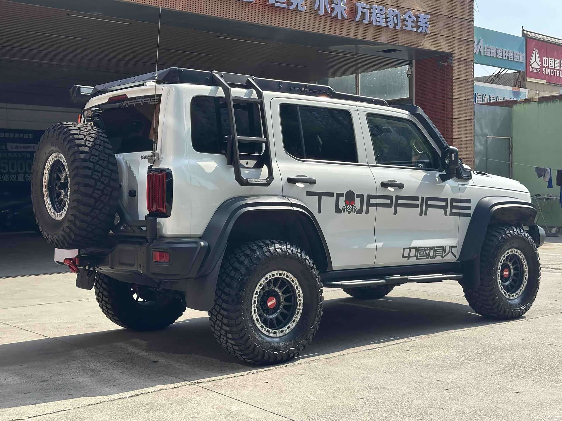 Tank 300, 2023 4