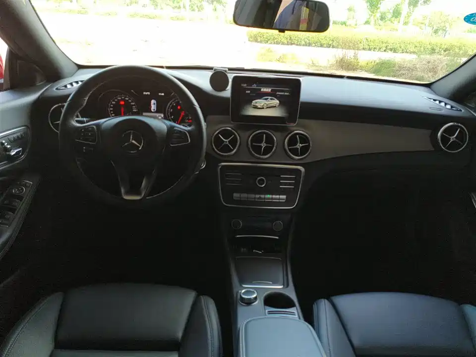 Mercedes-Benz CLA