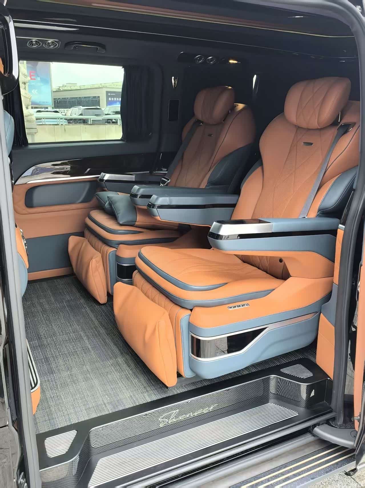 Mercedes-Benz V-Class, 2024 11