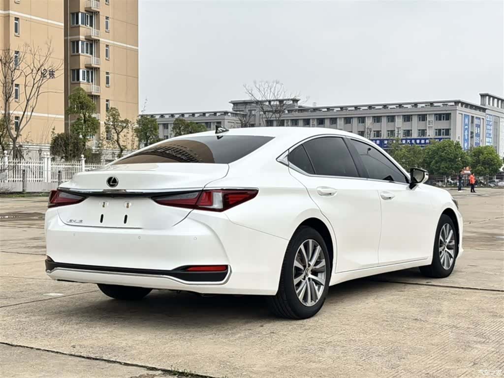 Lexus ES, 2020 22
