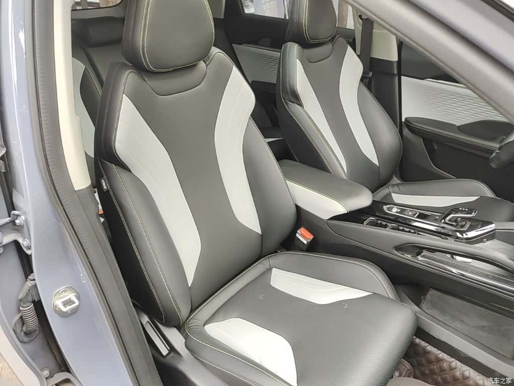 Geely Coolray, 2023 25