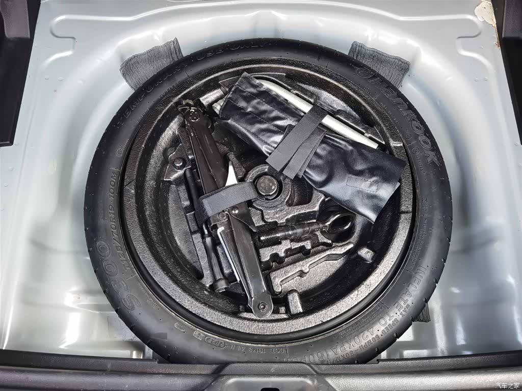 Audi Q2L, 2024 8