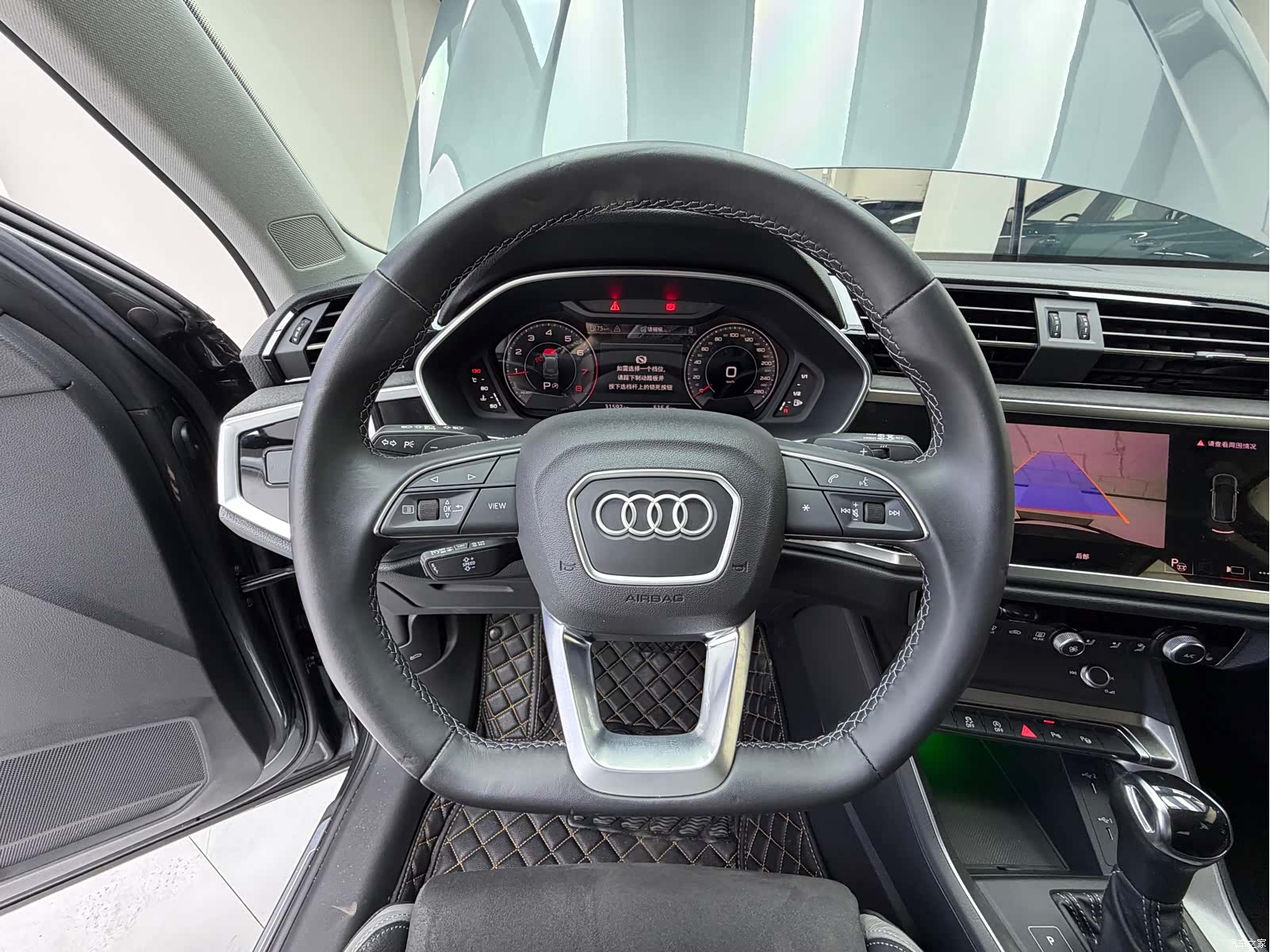 Audi Q3, 2023 10