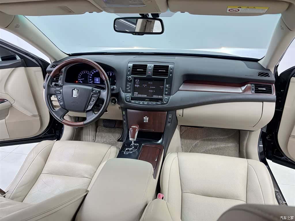 Toyota Crown, 2013 12