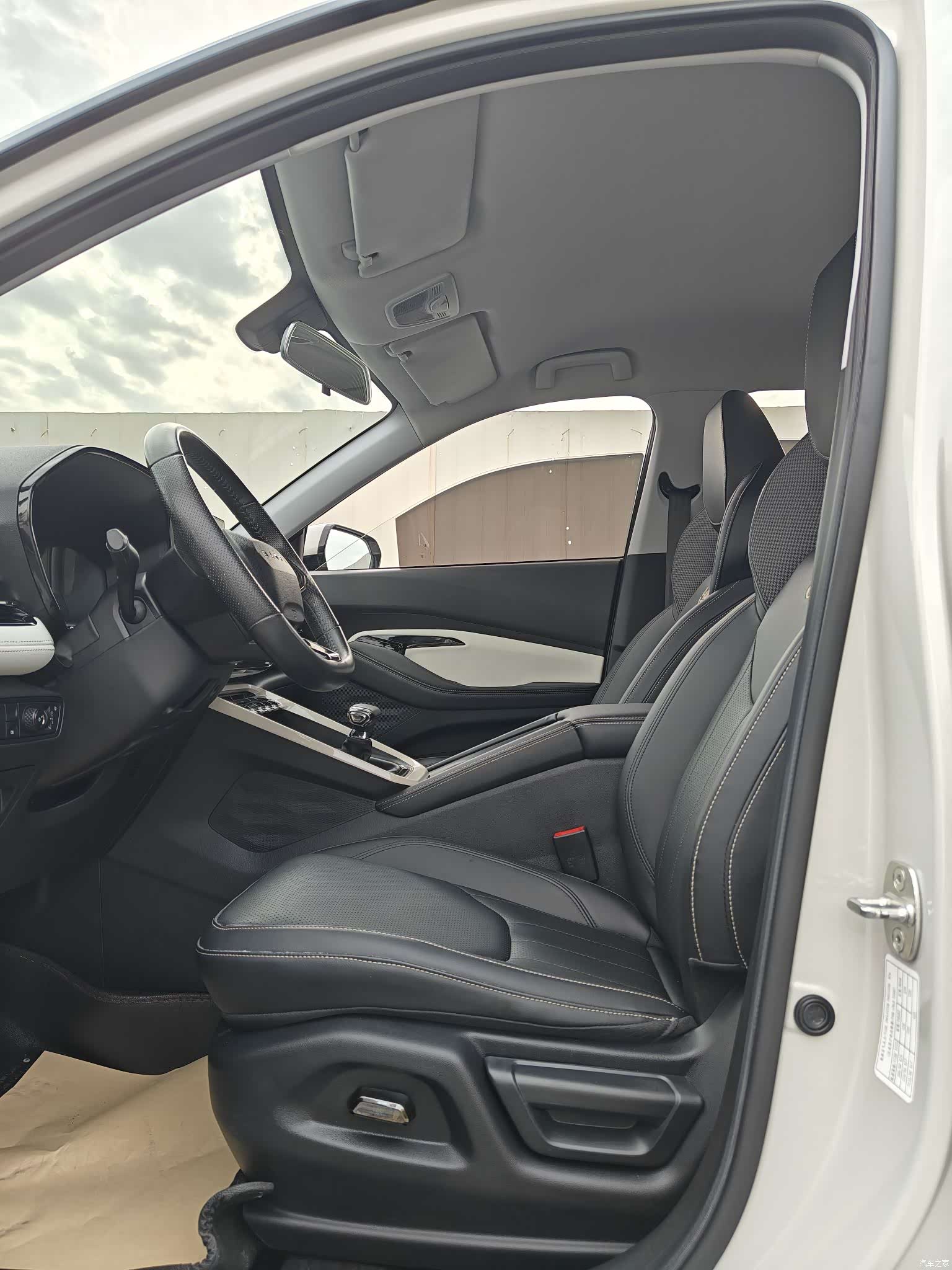 Wuling RS-3, 2022 6
