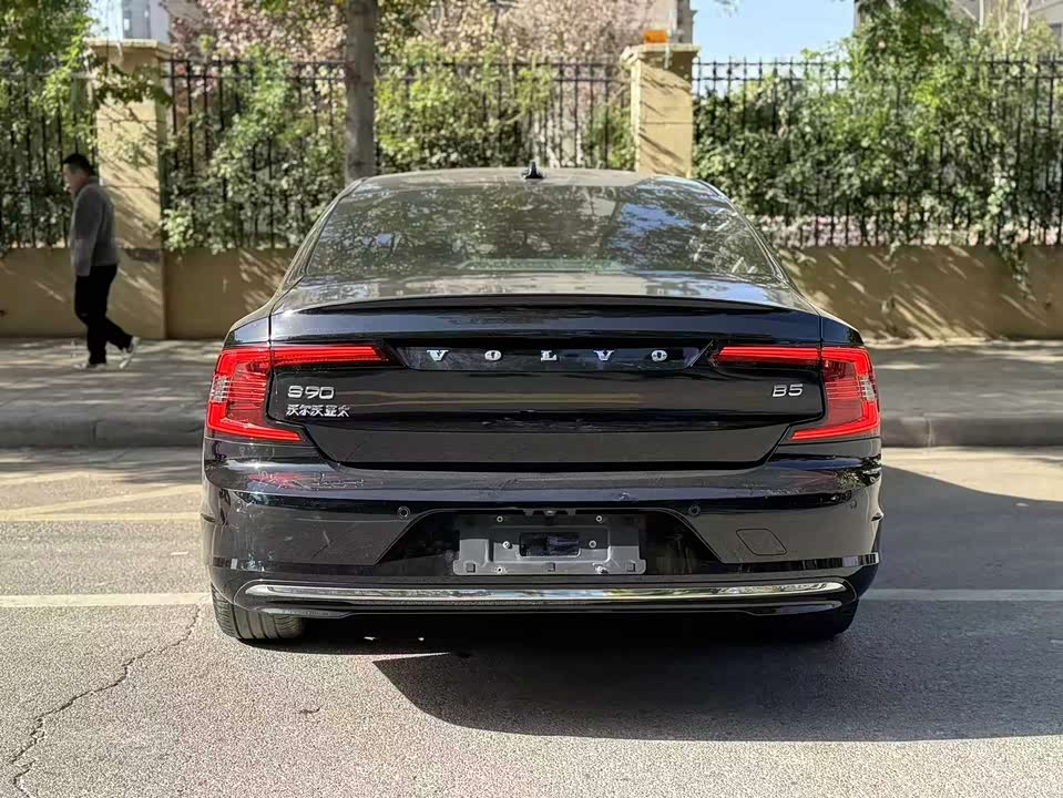 Volvo S90