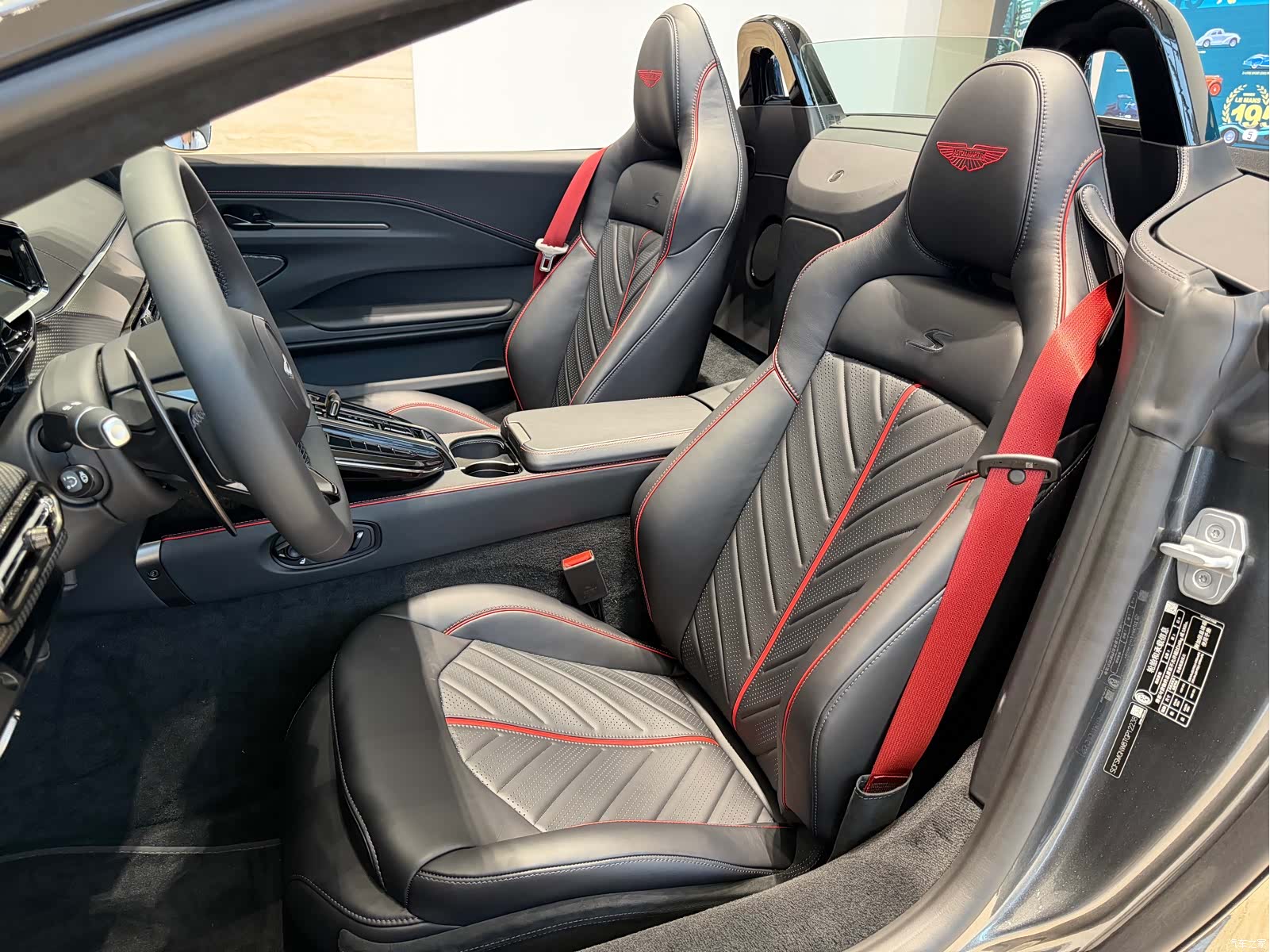 Aston Martin Vantage, 2026 9