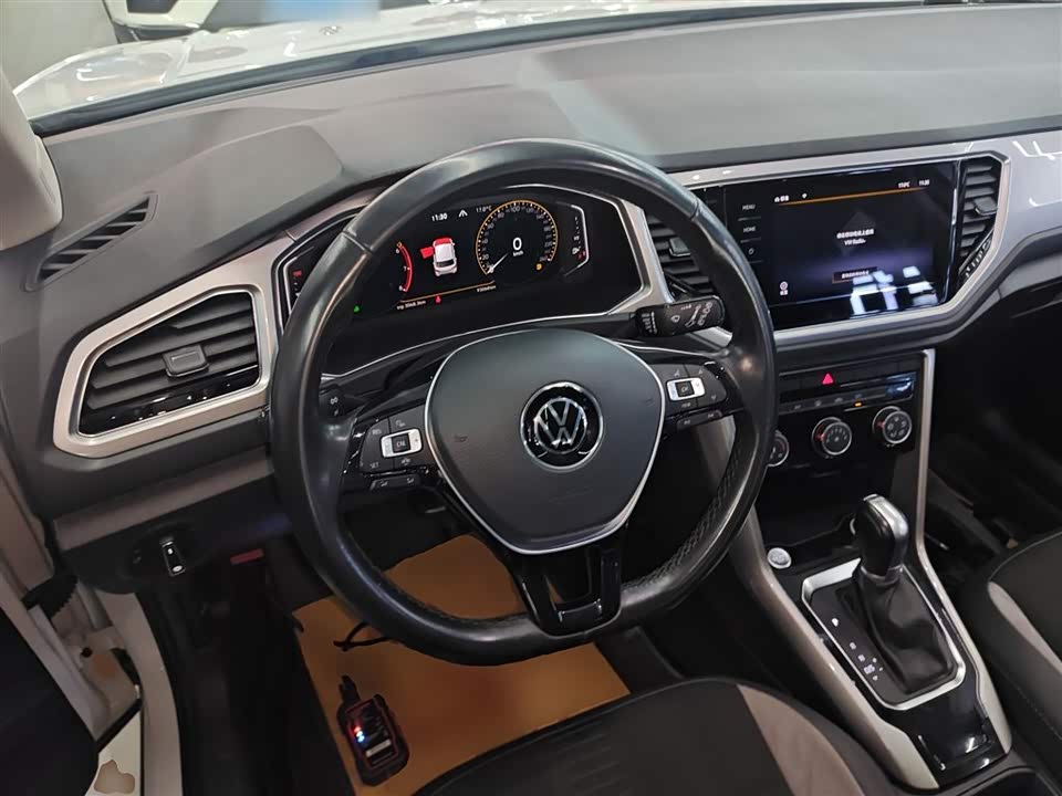 Volkswagen T-ROC exploring Songs