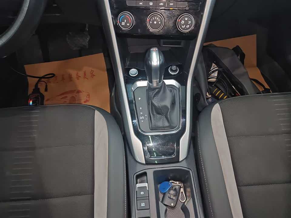 Volkswagen T-ROC exploring Songs