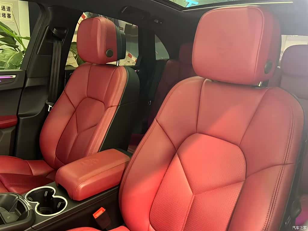 Porsche Macan, 2024 9