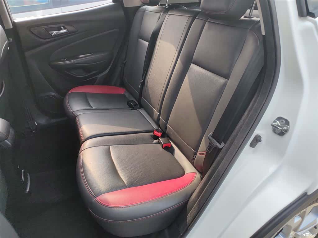 Changan CS15, 2017 13