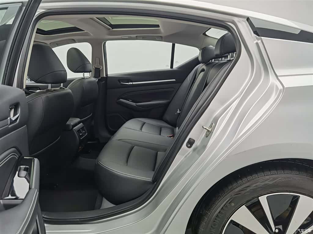 Nissan Teana, 2022 15
