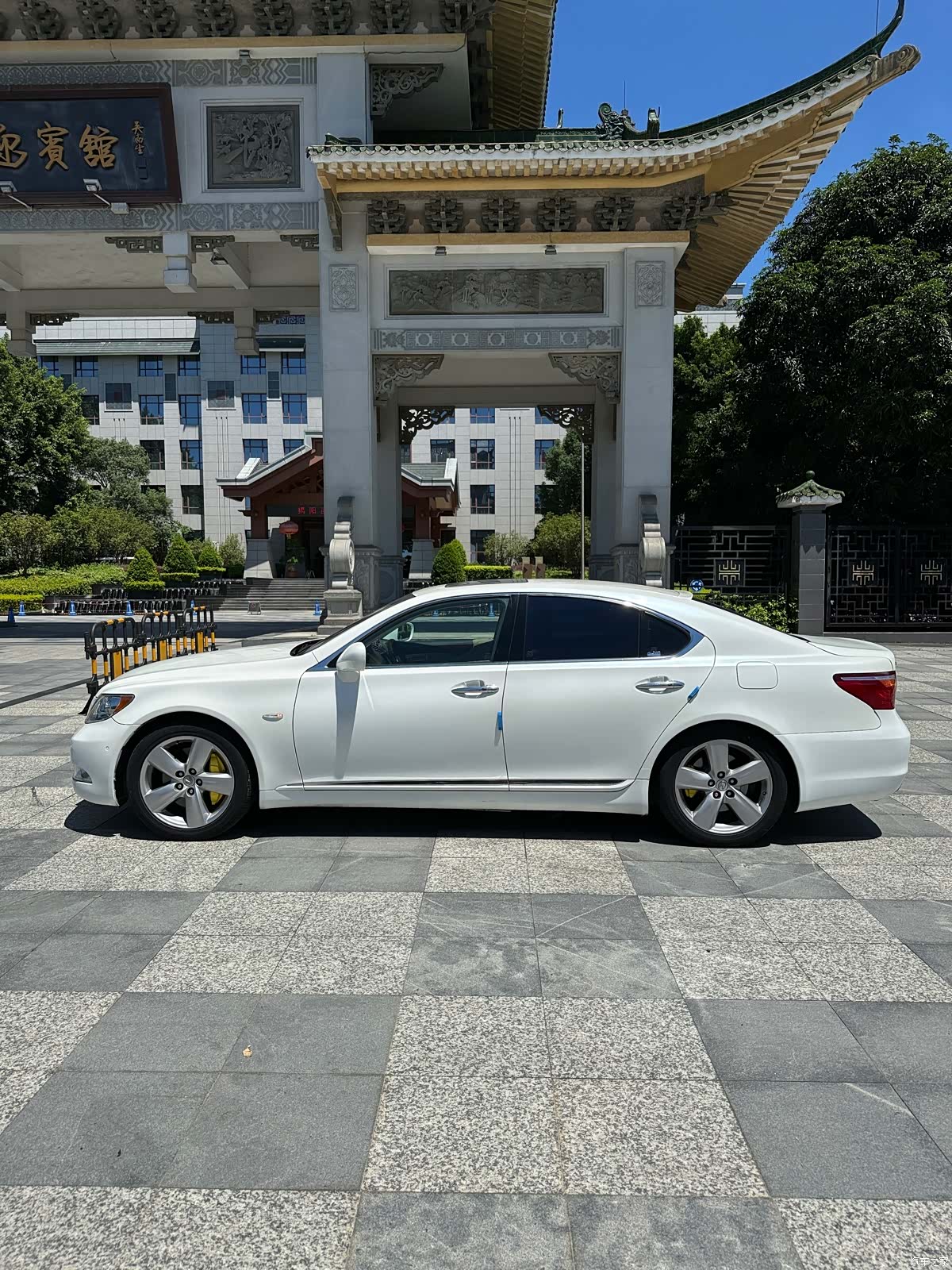 Lexus LS, 2008 8