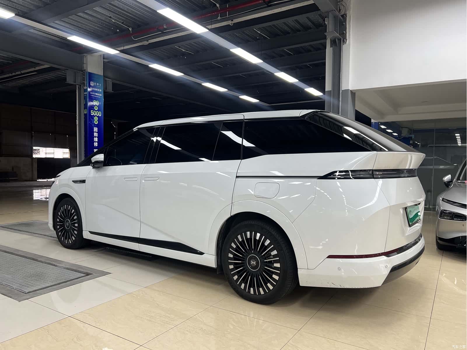 Xpeng X9, 2025 13