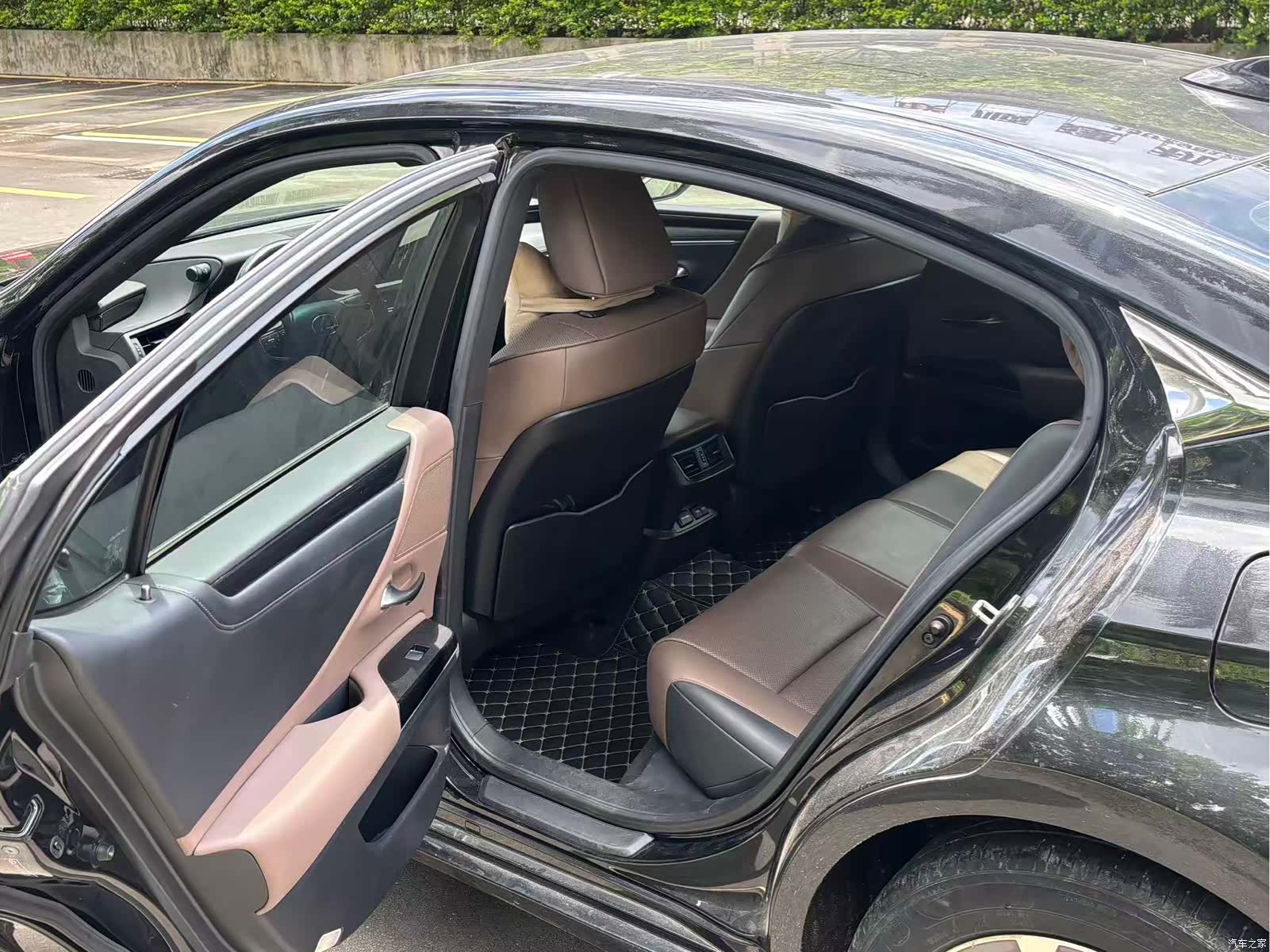 Lexus ES, 2022 все фото