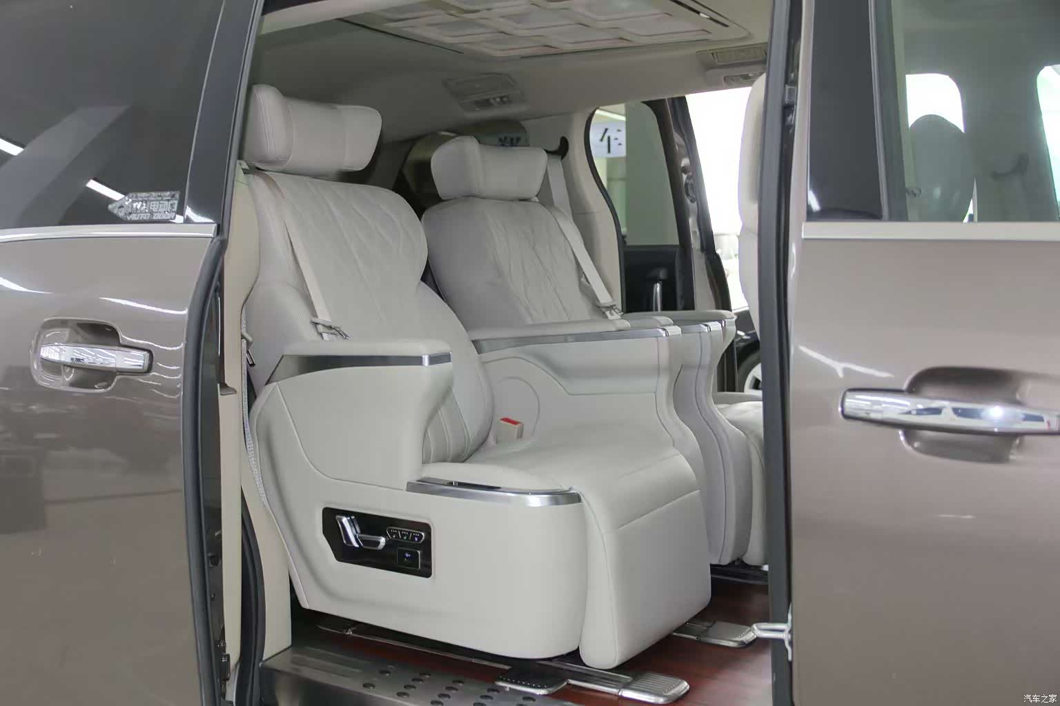 Buick GL8, 2019 11