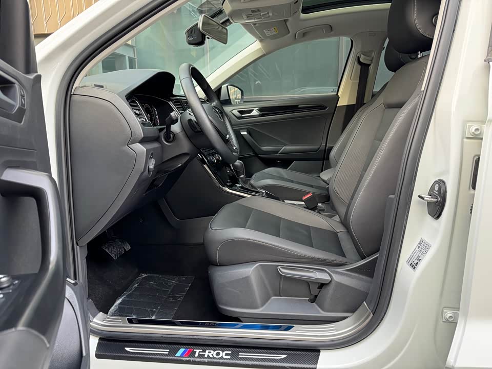 Volkswagen T-ROC exploring Songs