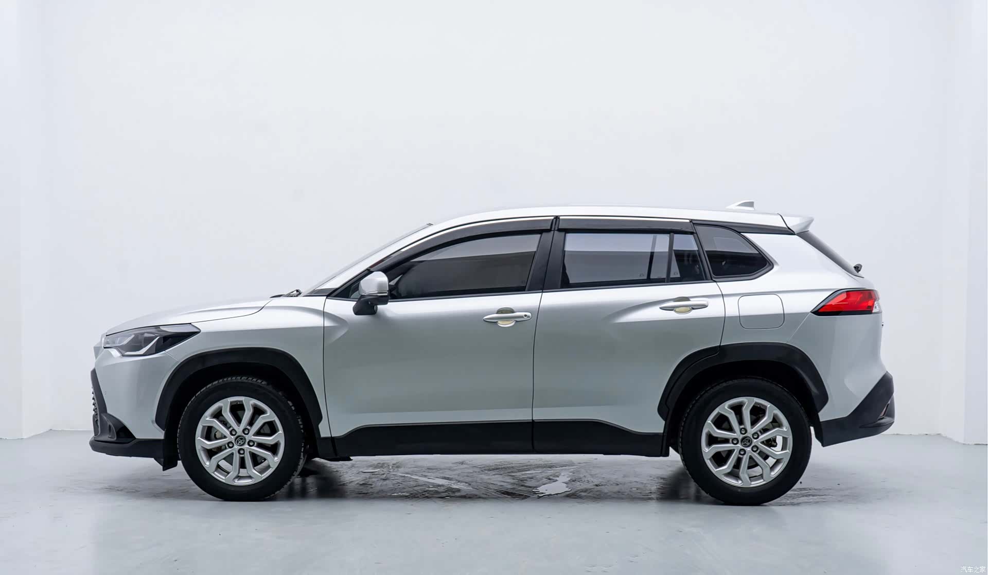 Toyota Frontlander, 2023 3